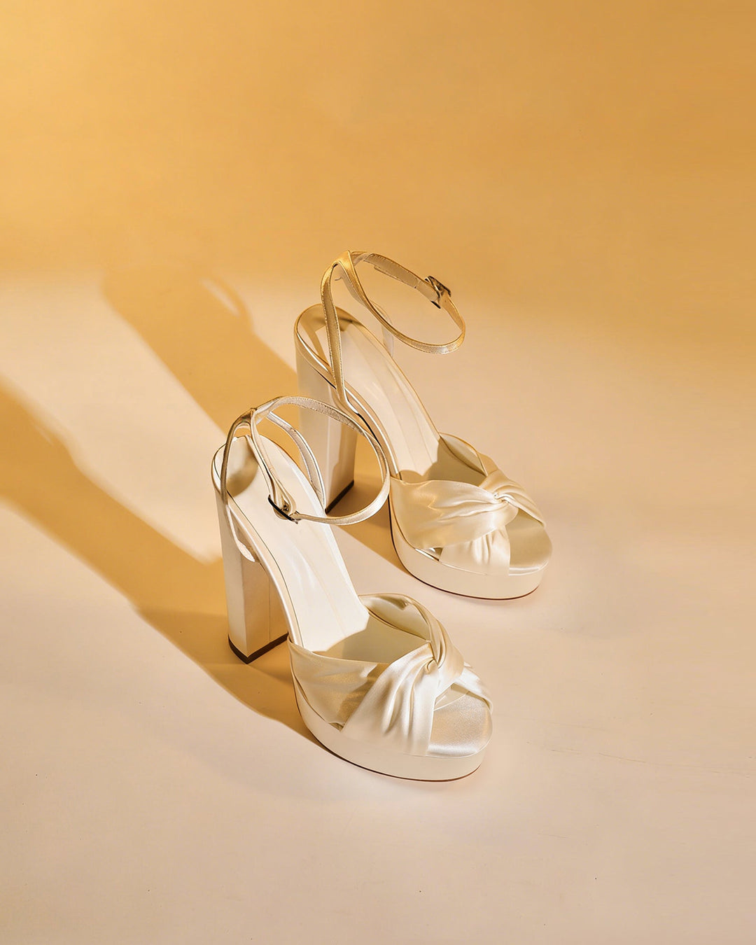 Satu Knot Platform Sandals In White
