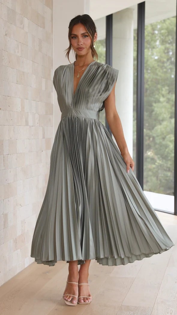 MADISYN - FLOWY V-NECK PLEATED SKIRT DRESS