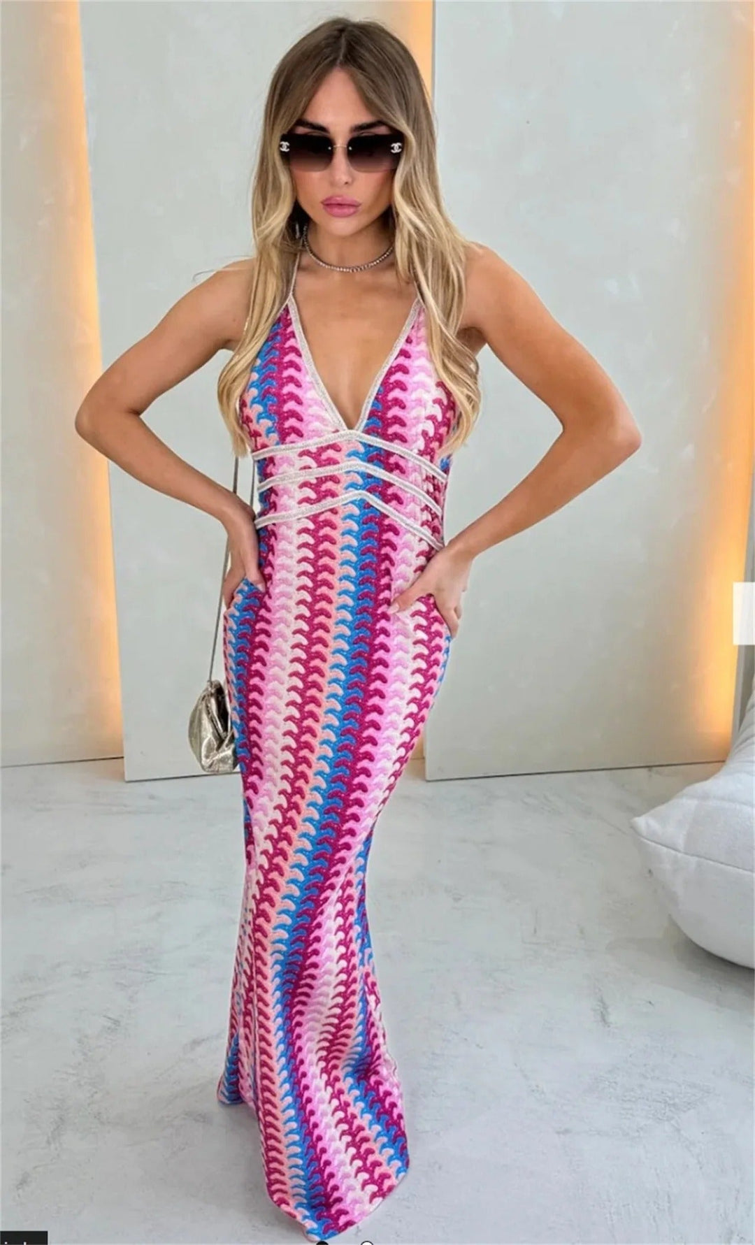 Andie - Chic V-Neck Dress